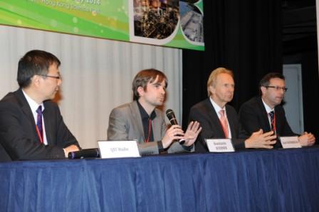 Expert speakers receiving questions