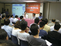 The EMSD staff explained the requirements of the Regulation and Code of Practice to the trade in a seminar