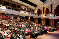 The seminar is enthusiastically attended by about 1000 members of the electrical trade.