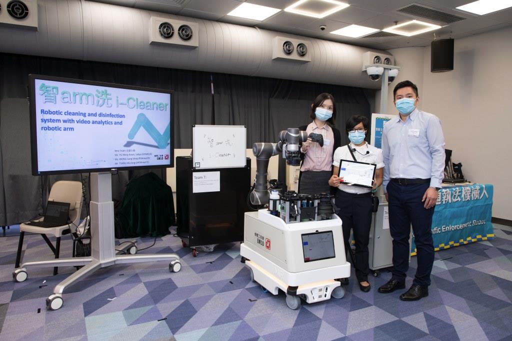 优异奖获奖项目为具视频分析和机械臂的清洁消毒机械人。