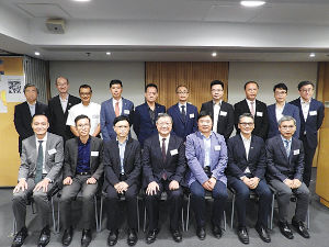 機電署署長彭耀雄先生（前排中）與一眾主禮嘉賓和講者合照