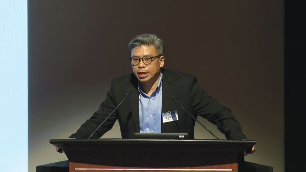 香港電燈有限公司的麥志堅先生向參加者講解電動車充電設施的要求及常見不符項目。