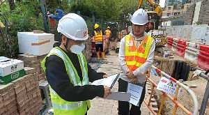 安排合資格人士親自監督