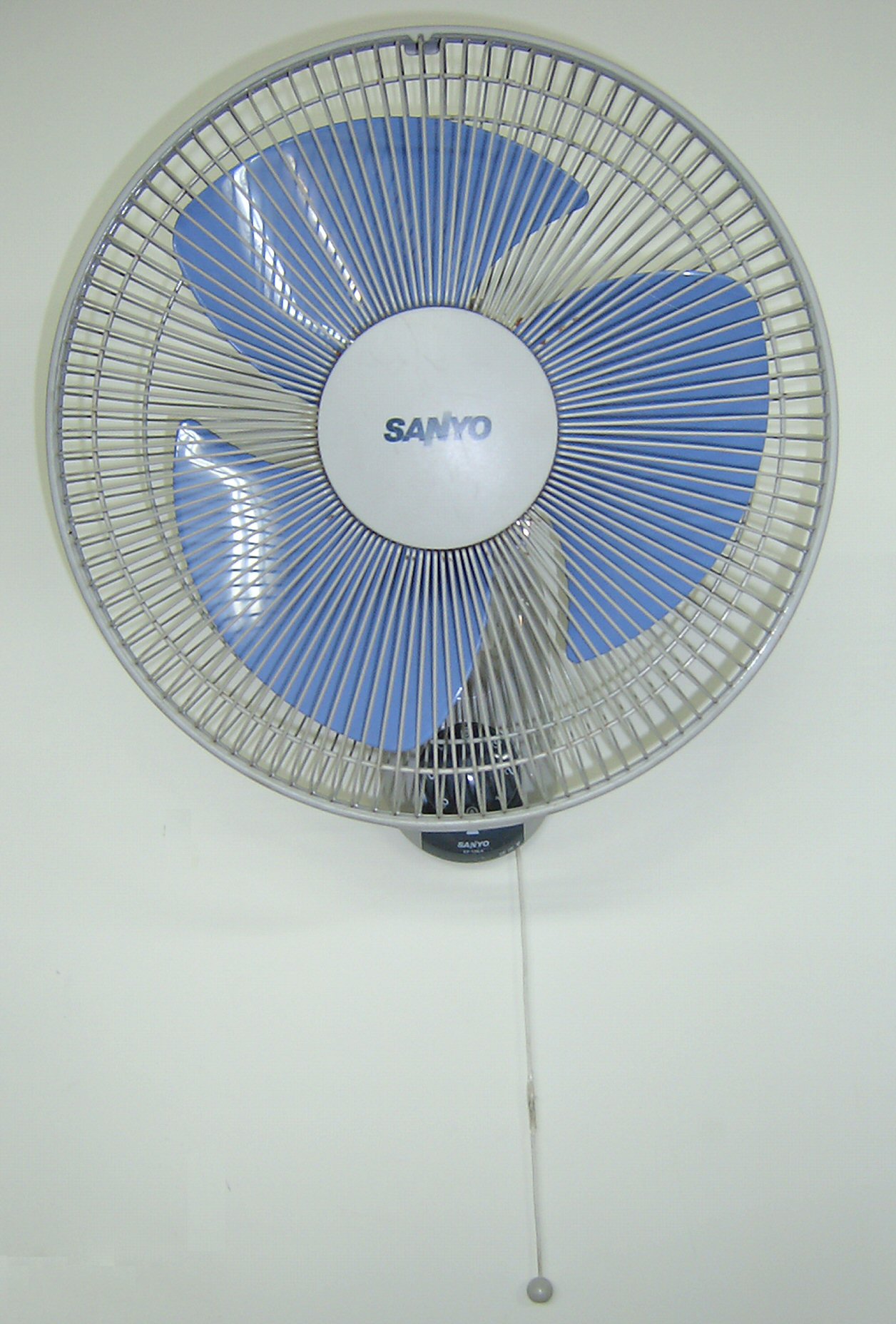 「三洋」 ( SANYO )牌挂墙式电风扇(型号： EF-12KA ) 
