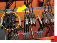 发生短路的熔断器