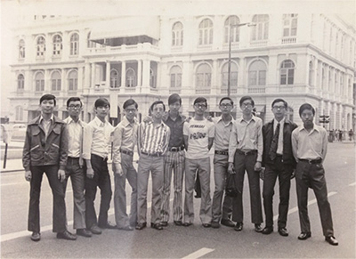 譚國柱(右三)最愛接受挑戰，以獲得工作的滿足感。