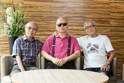 莊錫鑫(中)與同屆師兄弟張品儉(右)和劉國明(左)感情深厚。
