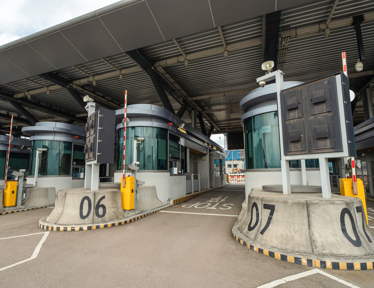 第二階段的車輛自動清關支援系統升級工程現正全速進行，預計於今年內第三季完成，進一步優化粵港澳大灣區的車輛通關流程。