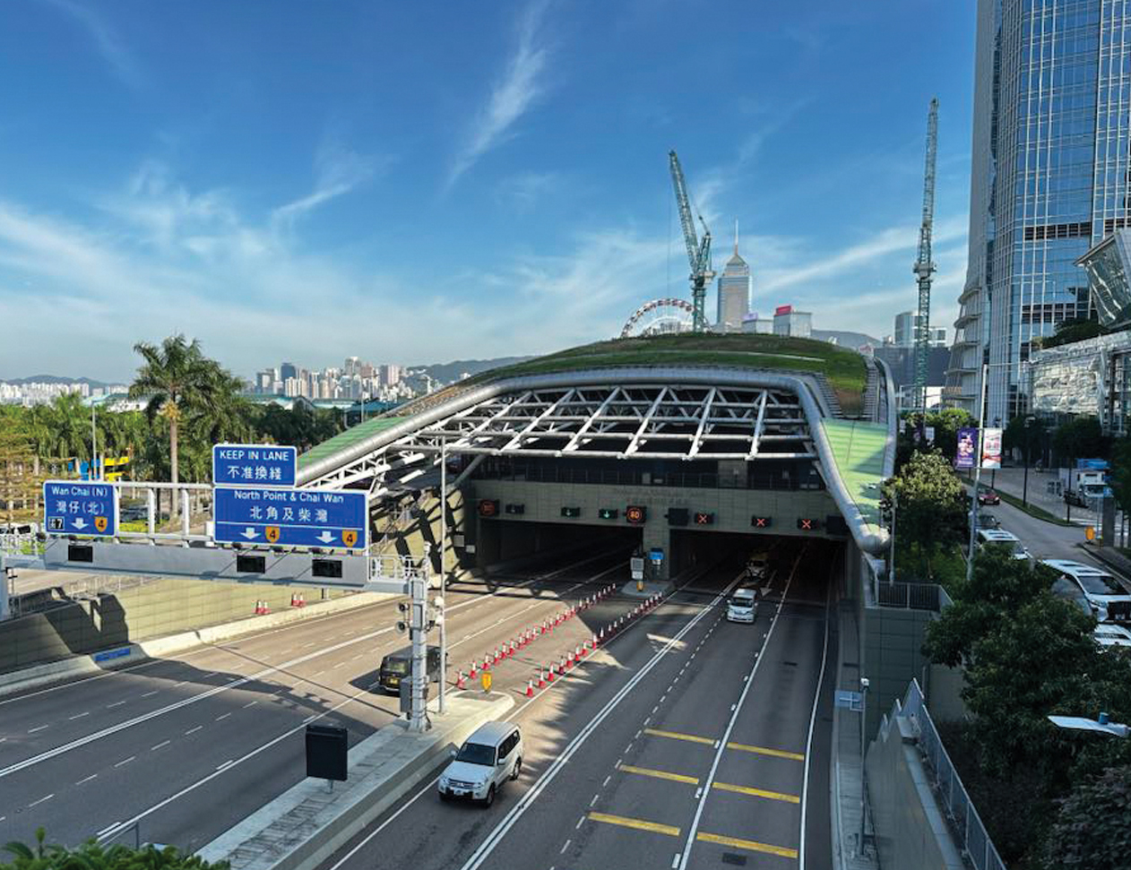 機電署為中環及灣仔繞道隧道安裝逆線行車偵察功能和行人闖入檢測系統。