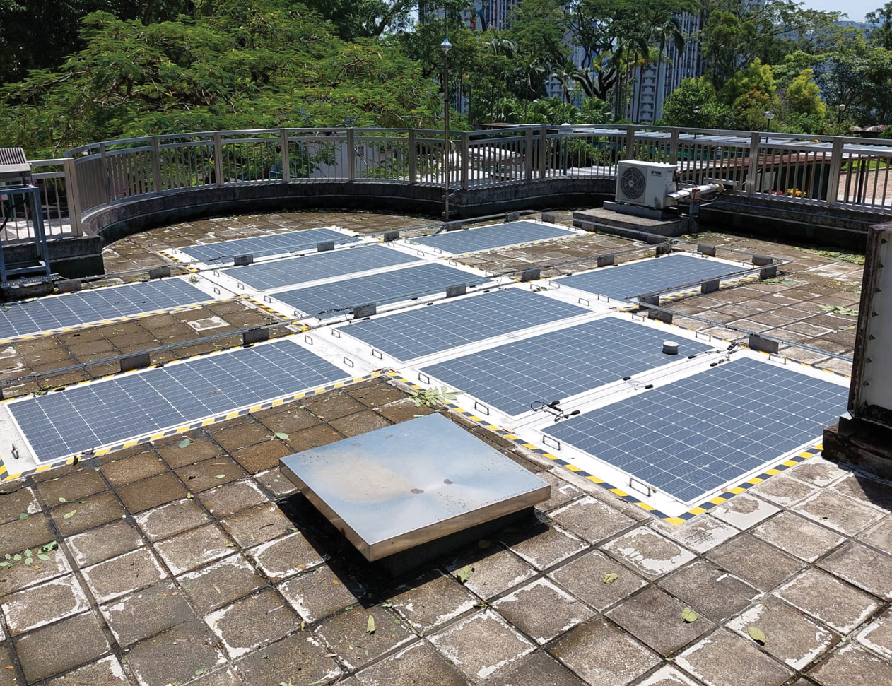 建築署與機電署合作，為現有政府建築物開展大規模可再生能源項目，以應對氣候變化。