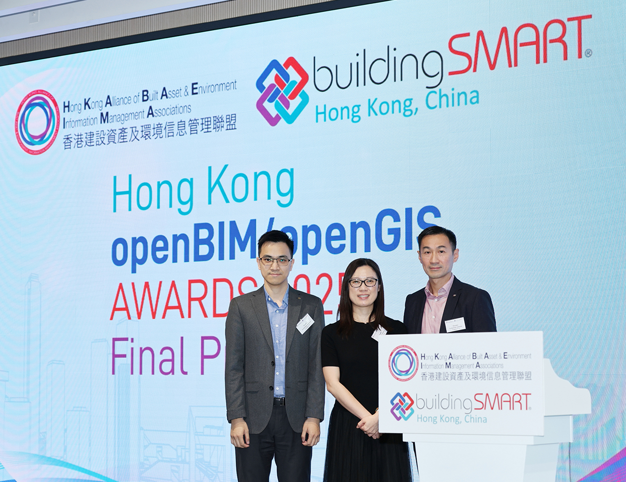 機電署團隊憑藉MiMEP三合一項目在「香港開放式建築信息模擬/開放式地理信息系統比賽2025」榮獲「技術解決方案組別」大獎。