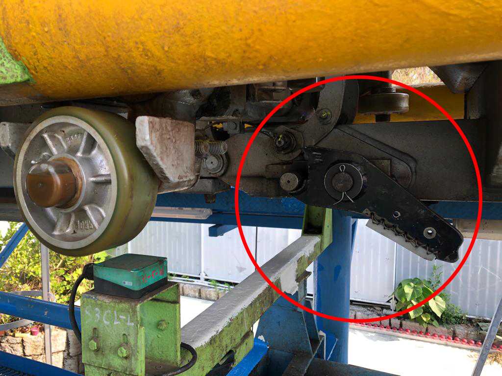 Anti-rollback device on the train (the metal piece circled in yellow)